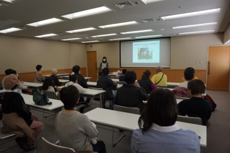 多文化共生プログラム　愛知県図書館 多文化コーナー＆バックヤードツアーを開催しました！