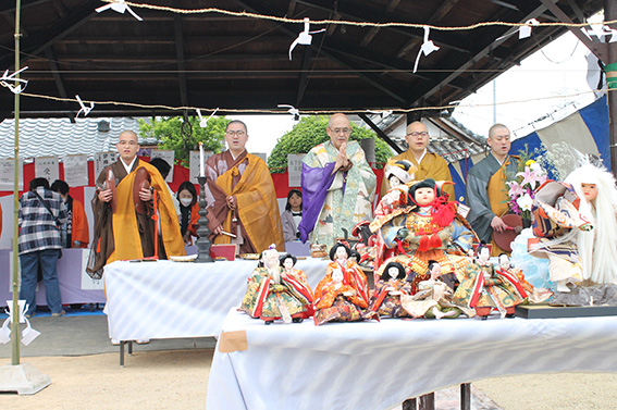 高田寺の人形供養