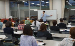 令和８年度 外国語講座の申込み受付始まります！